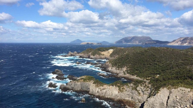 ミステリーの舞台は絶海の孤島、通称“美白島”