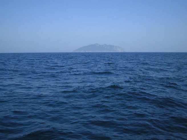 九州本土からおよそ60キロの“絶海の孤島”沖ノ島